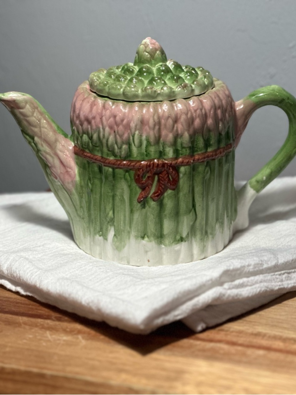 Hand-Painted Ceramic Asparagus Teapot in Pink and Green - Picture 5 of 6